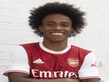 Willian signs 3-year deal with Arsenal | Willian signs 3-year deal with Arsenal