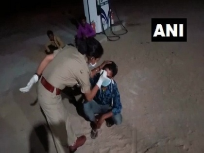 MP: Female cop faces action for writing 'I've violated lockdown, stay away from me' on labourer's forehead | MP: Female cop faces action for writing 'I've violated lockdown, stay away from me' on labourer's forehead