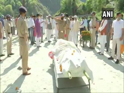 In Adityanath's absence, last rites of his father performed in Pauri Garhwal | In Adityanath's absence, last rites of his father performed in Pauri Garhwal