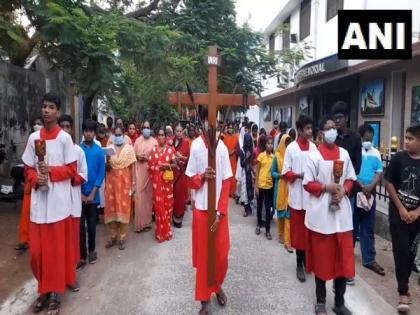 Devotees take out procession in Puducherry depicting Jesus Christ's last hours | Devotees take out procession in Puducherry depicting Jesus Christ's last hours