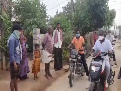 YSRCP MLA visits Andhra village declared as 'red zone' | YSRCP MLA visits Andhra village declared as 'red zone'