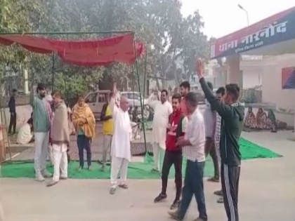 Haryana: Farmers protest outside Narnaund police station demanding FIR against BJP MP for allegedly attacking farmer | Haryana: Farmers protest outside Narnaund police station demanding FIR against BJP MP for allegedly attacking farmer