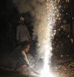 Delhi HC suggests widening scope of PIL seeking guidelines to prevent ocular injuries by firecrackers | Delhi HC suggests widening scope of PIL seeking guidelines to prevent ocular injuries by firecrackers
