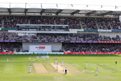 3rd Test: Crowd targets Siraj with a ball, Kohli upset | 3rd Test: Crowd targets Siraj with a ball, Kohli upset