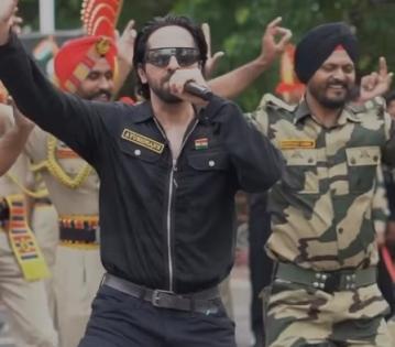 Ayushmann spends day with BSF jawans in Jammu | Ayushmann spends day with BSF jawans in Jammu
