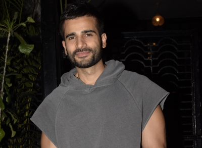 Karan Tacker moves in with parents due to Covid scare | Karan Tacker moves in with parents due to Covid scare
