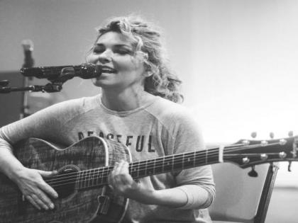 Shania Twain finally speaks about tour bus crash on highway | Shania Twain finally speaks about tour bus crash on highway Shania Twain finally speaks about tour bus crash on highway | Shania Twain finally speaks about tour bus crash on highway
