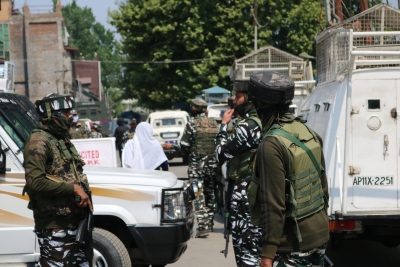 2 terrorists killed in encounter at Kulgam in J&K | 2 terrorists killed in encounter at Kulgam in J&K