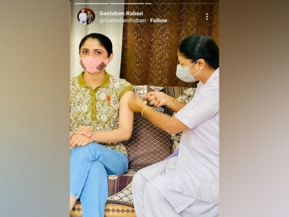 Probe ordered after Gujarati folk singer Geeta Rabari gets vaccine at home | Probe ordered after Gujarati folk singer Geeta Rabari gets vaccine at home