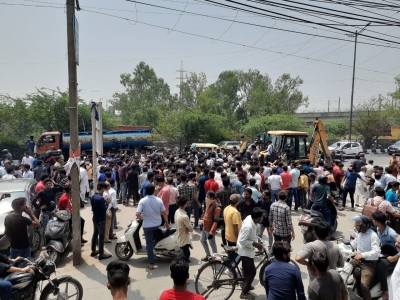 Protest begins at Shaheen Bagh against demolition drive | Protest begins at Shaheen Bagh against demolition drive