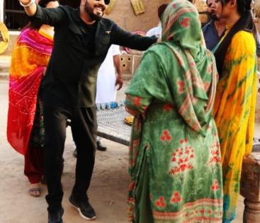 Mika Singh chooses place close to his ancestral village to shoot his music video | Mika Singh chooses place close to his ancestral village to shoot his music video Mika Singh chooses place close to his ancestral village to shoot his music video | Mika Singh chooses place close to his ancestral village to shoot his music video