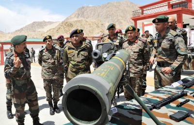 Army chief reviews force deployment along China border in Ladakh region | Army chief reviews force deployment along China border in Ladakh region
