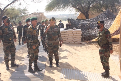 Army's Southern Command GOC-in-C visits Jaisalmer military station | Army's Southern Command GOC-in-C visits Jaisalmer military station