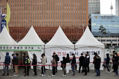 S.Korea's new Covid cases stay in 200,000s for 4th day | S.Korea's new Covid cases stay in 200,000s for 4th day