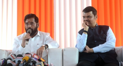 Shiv Sena (UBT) dares Shinde-Fadnavis to campaign for MES in K'taka polls | Shiv Sena (UBT) dares Shinde-Fadnavis to campaign for MES in K'taka polls