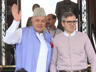 Farooq meets son Omar at Hari Niwas, Srinagar | Farooq meets son Omar at Hari Niwas, Srinagar Farooq meets son Omar at Hari Niwas, Srinagar | Farooq meets son Omar at Hari Niwas, Srinagar