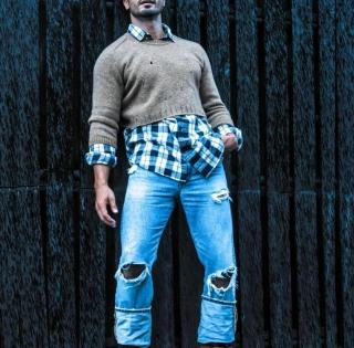 Vidyut Jammwal sponsors an Assamese film 'Local Utpaat' | Vidyut Jammwal sponsors an Assamese film 'Local Utpaat' Vidyut Jammwal sponsors an Assamese film 'Local Utpaat' | Vidyut Jammwal sponsors an Assamese film 'Local Utpaat'