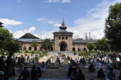 Friday prayers offered at Srinagar's Jamia Masjid after 30 weeks | Friday prayers offered at Srinagar's Jamia Masjid after 30 weeks