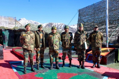 Eastern Army commander reviews preparedness along Sikkim border | Eastern Army commander reviews preparedness along Sikkim border