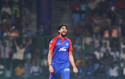 IPL 2024: Delhi Capitals' Ishant Sharma twists his ankle, goes off the field | IPL 2024: Delhi Capitals' Ishant Sharma twists his ankle, goes off the field