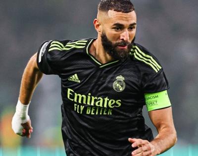 Real Madrid face anxious wait after Benzema suffers knee injury | Real Madrid face anxious wait after Benzema suffers knee injury