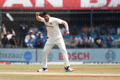 3rd Test, Day 2: Umesh, Ashwin pick three wickets each as India bowl out Australia for 197 | 3rd Test, Day 2: Umesh, Ashwin pick three wickets each as India bowl out Australia for 197