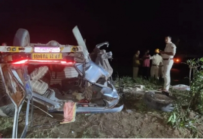 9 killed in as cruiser rams into lorry in K'taka | 9 killed in as cruiser rams into lorry in K'taka