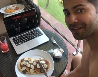 Varun Dhawan celebrates 'Coolie No 1' wrap with pancakes | Varun Dhawan celebrates 'Coolie No 1' wrap with pancakes