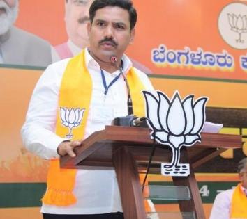 K'taka polls: Yediyurappa's son given additional role, special chopper | K'taka polls: Yediyurappa's son given additional role, special chopper K'taka polls: Yediyurappa's son given additional role, special chopper | K'taka polls: Yediyurappa's son given additional role, special chopper