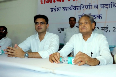Congress leaders work the numbers to retain power in Rajasthan | Congress leaders work the numbers to retain power in Rajasthan
