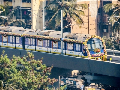 Mumbaikars embrace extended Metros, chuck autos-taxis-buses | Mumbaikars embrace extended Metros, chuck autos-taxis-buses Mumbaikars embrace extended Metros, chuck autos-taxis-buses | Mumbaikars embrace extended Metros, chuck autos-taxis-buses