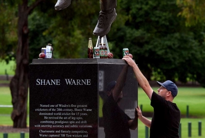 MCG stand to be renamed after Warne; fans lay meat pies, beer cans, cigarette pack at his statue | MCG stand to be renamed after Warne; fans lay meat pies, beer cans, cigarette pack at his statue