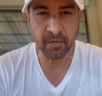Ronit Roy advises sanitising hands with a dash of humour | Ronit Roy advises sanitising hands with a dash of humour Ronit Roy advises sanitising hands with a dash of humour | Ronit Roy advises sanitising hands with a dash of humour