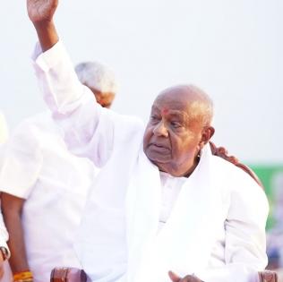 Deve Gowda fails to bridge rift between sons over seat for daughter-in-law ahead of Karnataka polls | Deve Gowda fails to bridge rift between sons over seat for daughter-in-law ahead of Karnataka polls
