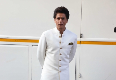 SRK: Rishi Kapoor's 'ashirwaad' made me who I am today | SRK: Rishi Kapoor's 'ashirwaad' made me who I am today