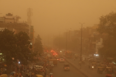 Mumbai, Ahmedabad witnessing 3rd successive dust storm in one month | Mumbai, Ahmedabad witnessing 3rd successive dust storm in one month