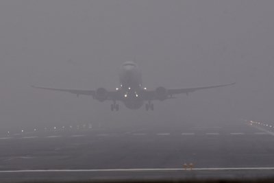 Dense fog disrupts flights, Delhi airport implements CAT IIIB operations | Dense fog disrupts flights, Delhi airport implements CAT IIIB operations Dense fog disrupts flights, Delhi airport implements CAT IIIB operations | Dense fog disrupts flights, Delhi airport implements CAT IIIB operations