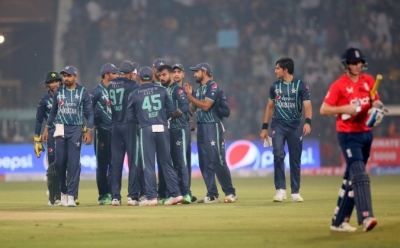 All-round Pakistan bowling show helps hosts defeat England in thriller; go 3-2 up in series | All-round Pakistan bowling show helps hosts defeat England in thriller; go 3-2 up in series