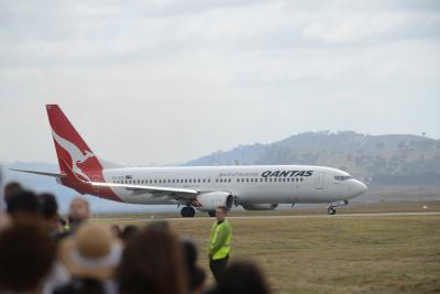 Qantas halts all international flights, slashes jobs | Qantas halts all international flights, slashes jobs