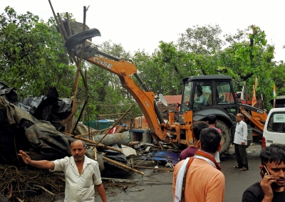 Locals clash with police amid anti-encroachment drive in Delhi's Mehrauli | Locals clash with police amid anti-encroachment drive in Delhi's Mehrauli