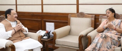 Raje meets Nadda in Delhi, discusses Rajasthan politics | Raje meets Nadda in Delhi, discusses Rajasthan politics