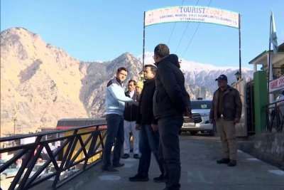 PMO team visits Joshimath; more cracks appear | PMO team visits Joshimath; more cracks appear