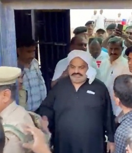 Atiq Ahmed brought to Prayagraj amidst tight security | Atiq Ahmed brought to Prayagraj amidst tight security
