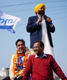 AAP govt will develop industries in Punjab's border dists: Kejriwal | AAP govt will develop industries in Punjab's border dists: Kejriwal
