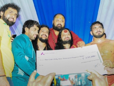 Wrestler Jitender wins Mahant Shravan Kumar memorial tournament in Delhi, Bajrang enjoys bouts | Wrestler Jitender wins Mahant Shravan Kumar memorial tournament in Delhi, Bajrang enjoys bouts