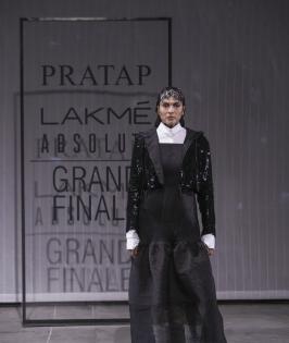 Designer Rajesh Pratap Singh brings the curtains down at LFW x FDCI | Designer Rajesh Pratap Singh brings the curtains down at LFW x FDCI Designer Rajesh Pratap Singh brings the curtains down at LFW x FDCI | Designer Rajesh Pratap Singh brings the curtains down at LFW x FDCI