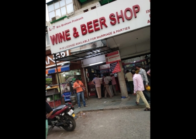 Maha permits conditional re-opening of wine shops in Red Zones | Maha permits conditional re-opening of wine shops in Red Zones