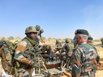 Army chief visits Jaisalmer, reviews Dakshin Shakti exercise | Army chief visits Jaisalmer, reviews Dakshin Shakti exercise