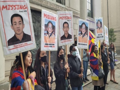 Protest outside Chinese embassy in London to mark enforced disappearance day of Tibet's Panchen Lama | Protest outside Chinese embassy in London to mark enforced disappearance day of Tibet's Panchen Lama
