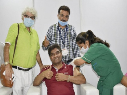 Johnny lever receives COVID-19 vaccine shot at Mumbai | Johnny lever receives COVID-19 vaccine shot at Mumbai